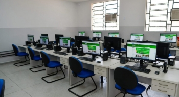 Governador abre 2º semestre letivo e entrega de escola padrão Século XXI